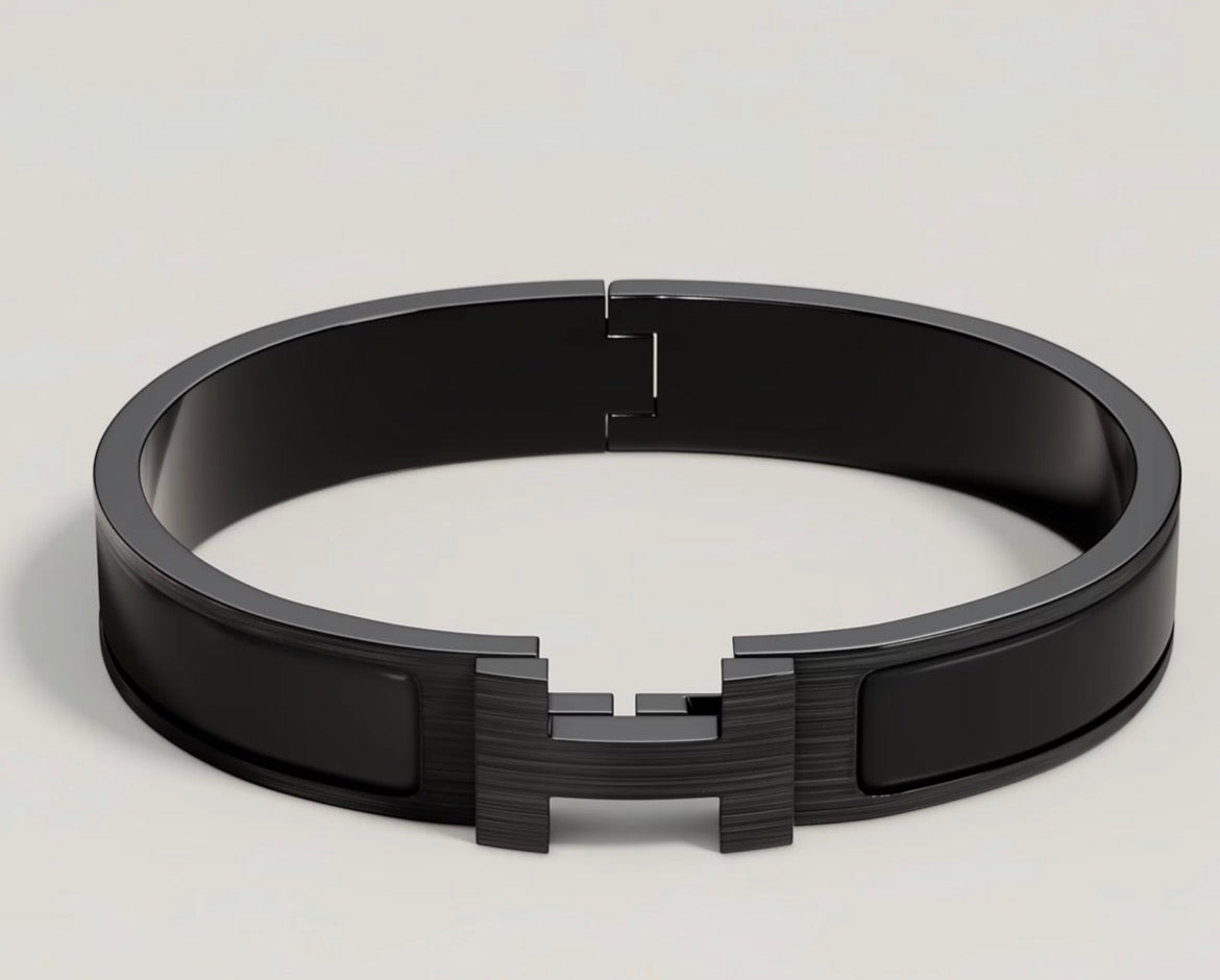 Minimal Black Clic H Bracelet