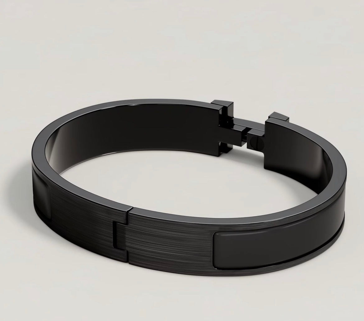 Minimal Black Clic H Bracelet